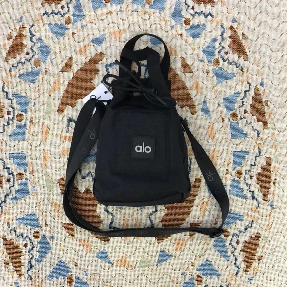 ALO Yoga Black Crossbody Bag Sleek Durable Design - Picture 1 of 7